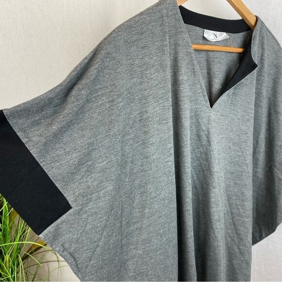 Natori Women's Gray & Black Short Sleeve Drape Oversize Tunic V Neck Top L - Picture 4 of 6